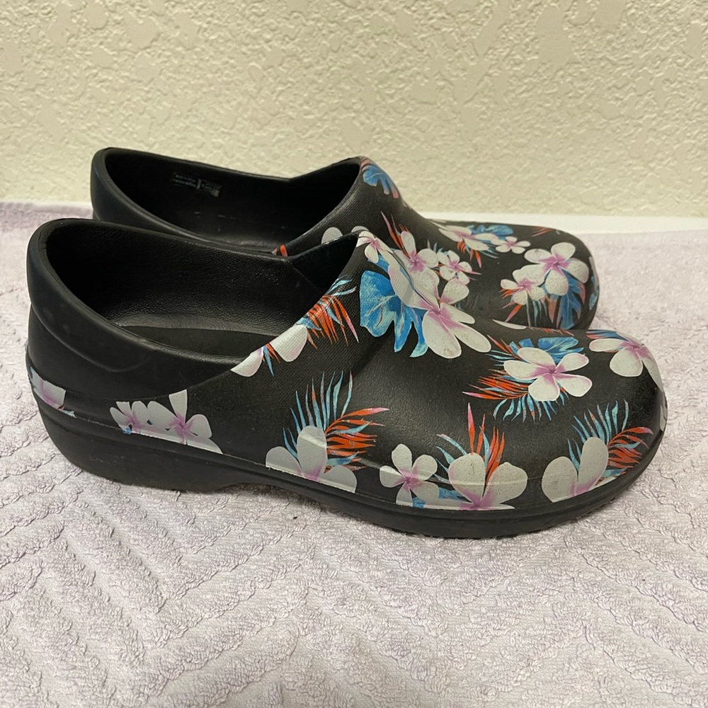 Women’s Neria pro ll non slip clog